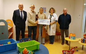 Une chaîne de solidarité en action : le KBMC remet 1 344 € à l'Unité Médico-chirurgicale Pédiatrique du CHU