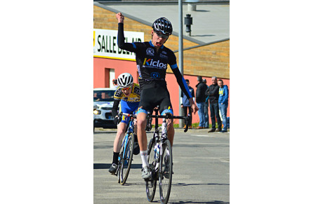 VICTOIRE DE GAUTHIER MOREL SUR LE TOUR  D'IROISE